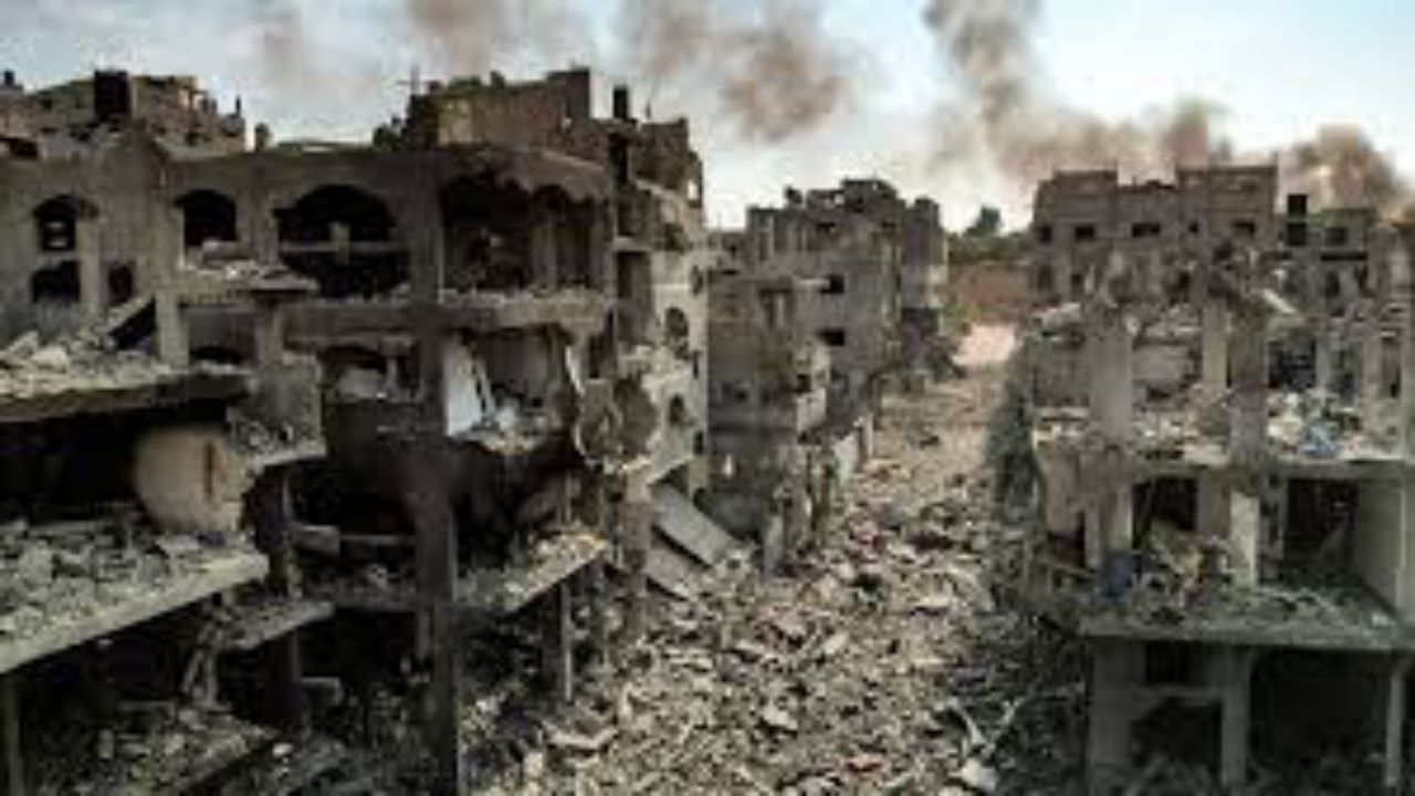 Israeli Forces Battle Hamas Militants in Gaza, Shrinking Safe Zones and Halting Aid Distribution